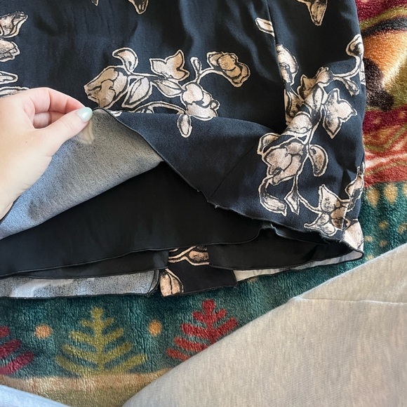 Marc Jacobs Business Casual Floral Cream and Black Midi Skirt - Picture 2 of 4